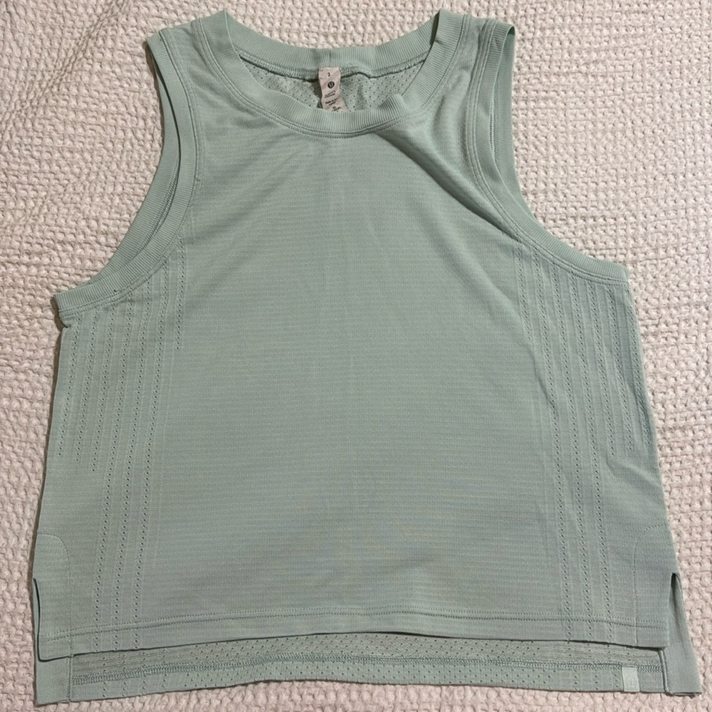 Lululemon train to be tank